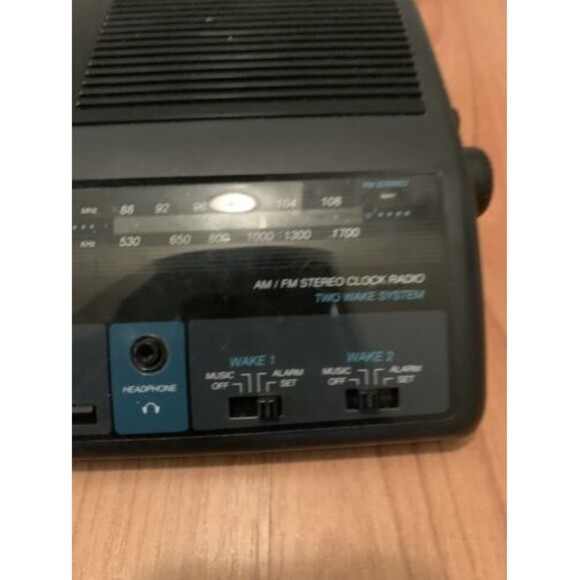 Vintage GE Clock AM/FM Radio Digital Dual Alarm Clock - Picture 4 of 11